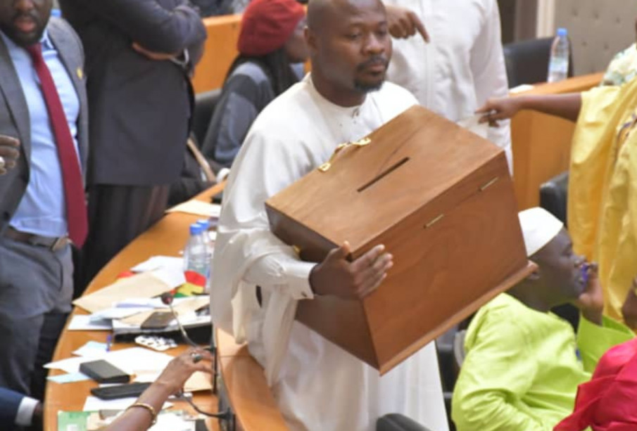 INSTALLATION DE LA 14E LEGISLATURE  :Bby déplore un comportement hideux d'une gent politique antirépublicaine et antidémocratique et avertit son groupe parlementaire