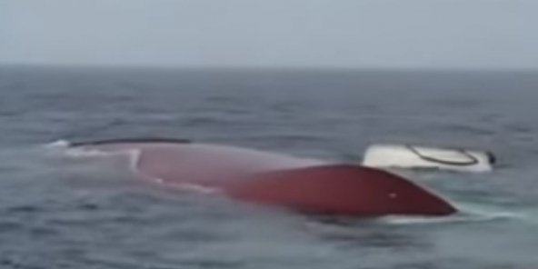 UN PLONGEUR DE LA MISSION D'AUDIT SOUS-MARIN DU JOOLA RÉVÈLE   «Des vêtements, des bracelets, des bijoux féminins, ainsi que de nombreux ossements...»