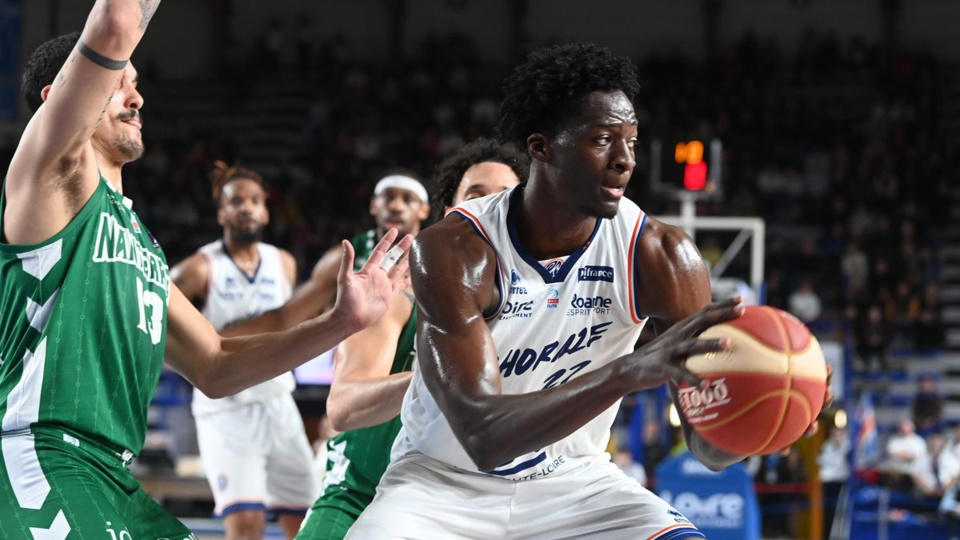 POUR AVOIR FRACTURÉ LA MÂCHOIRE D’UN ADVERSAIRE AVEC UN COUP DE POING :Le basketteur sénégalais Boubacar Touré condamné à 10 mois de prison avec sursis et 2500 euros d’amende