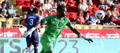 AVEC SON TITRE DE LEADER AU CLASSEMENT DES GARDIENS AVEC SES 50 ARRÊTS EFFECTUÉS CETTE SAISON :Mory Diaw, le lion auvergnat, en impose