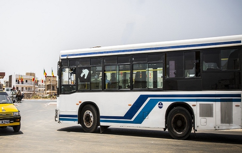 Scène d'horreur dans un Tata de la Ligne 70:  Touché dans son égo,le receveur tente de poignarder un client...   