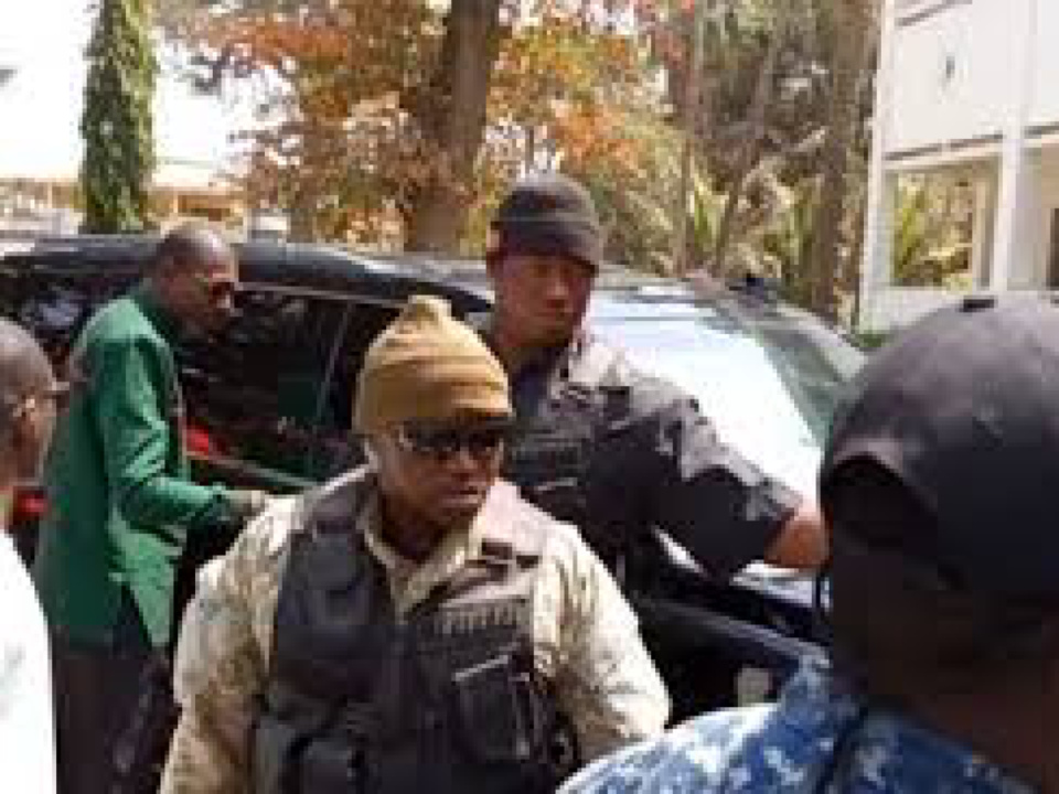 ARRESTATION DE CINQ ELEMENTS DE LA GARDE RAPPROCHEE DE SONKO: Le Proc de Mbour parle de personnes formellement identifiées comme étant les auteurs d’actes de violences et de destructions de biens d’autrui ARRESTATION DE CINQ ELEMENTS DE LA GARDE RAPPROCHEE DE SONKO: Le Proc de Mbour parle de personnes formellement identifiées comme étant les auteurs d’actes de violences et de destructions de biens d’autrui