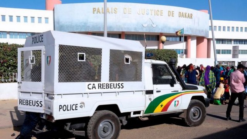 ABUS DE CONFIANCE : Samba Ndoye subtilise une moto appartenant à la police de Grand Dakar qu’il devait arrêter