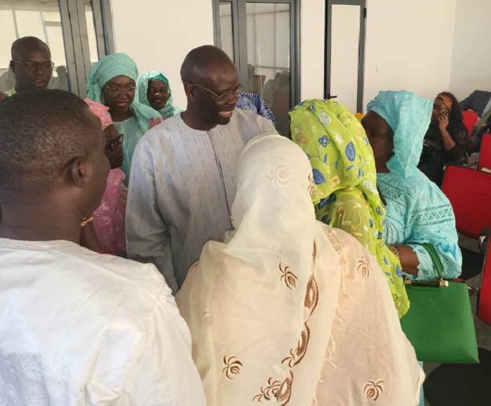 Pape Sagna Mbaye rencontre les mareyeurs