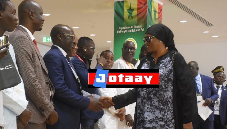 LES COULISSES DE LA REMISE DE DRAPEAU Kalidou Koulibaly dans une salle de jeu jouant au billard avant de recevoir le drapeau LES COULISSES DE LA REMISE DE DRAPEAU Kalidou Koulibaly dans une salle de jeu jouant au billard avant de recevoir le drapeau