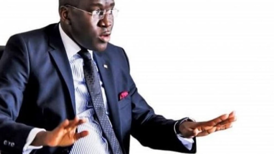 Hier comme aujourd’hui ALIOU SOW, le courage d’agir ou le choix d’assumer pour la République Hier comme aujourd’hui ALIOU SOW, le courage d’agir ou le choix d’assumer pour la République