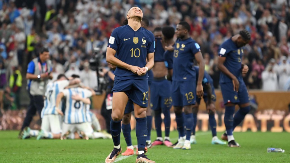 Deux retours fous pour une désillusion... :L'Argentine de Messi championne du monde (Argentine 3-3 (4-2 t.a.b.) France) Deux retours fous pour une désillusion... :L'Argentine de Messi championne du monde (Argentine 3-3 (4-2 t.a.b.) France)