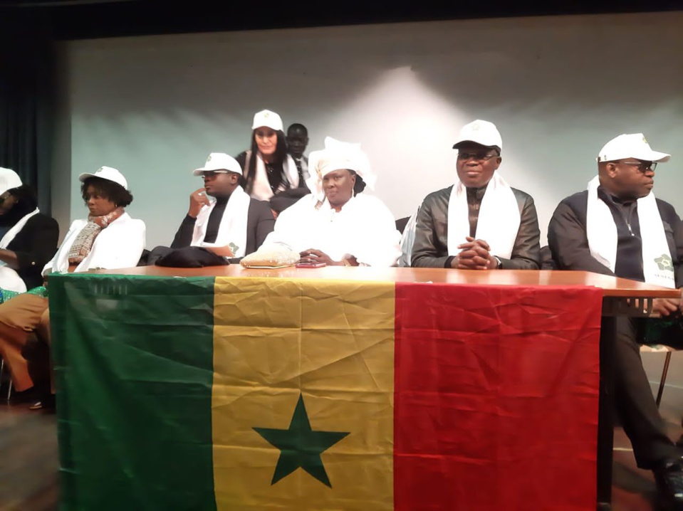 KHALIFA SALL A NOS COMPATRIOTES EN Italie: «Au référendum de 2016, lorsque nous avions battu campagne pour le ‘’Non’’, nous flairions déjà le piège d’un éventuel débat sur le quinquennat» KHALIFA SALL A NOS COMPATRIOTES EN Italie: «Au référendum de 2016, lorsque nous avions battu campagne pour le ‘’Non’’, nous flairions déjà le piège d’un éventuel débat sur le quinquennat»