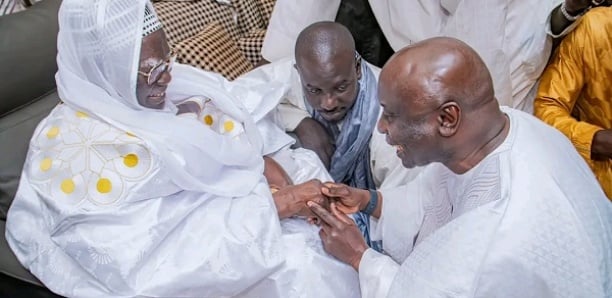 Porokhane : Idrissa Seck s'affiche tout sourire devant Serigne Mountakha Porokhane : Idrissa Seck s'affiche tout sourire devant Serigne Mountakha