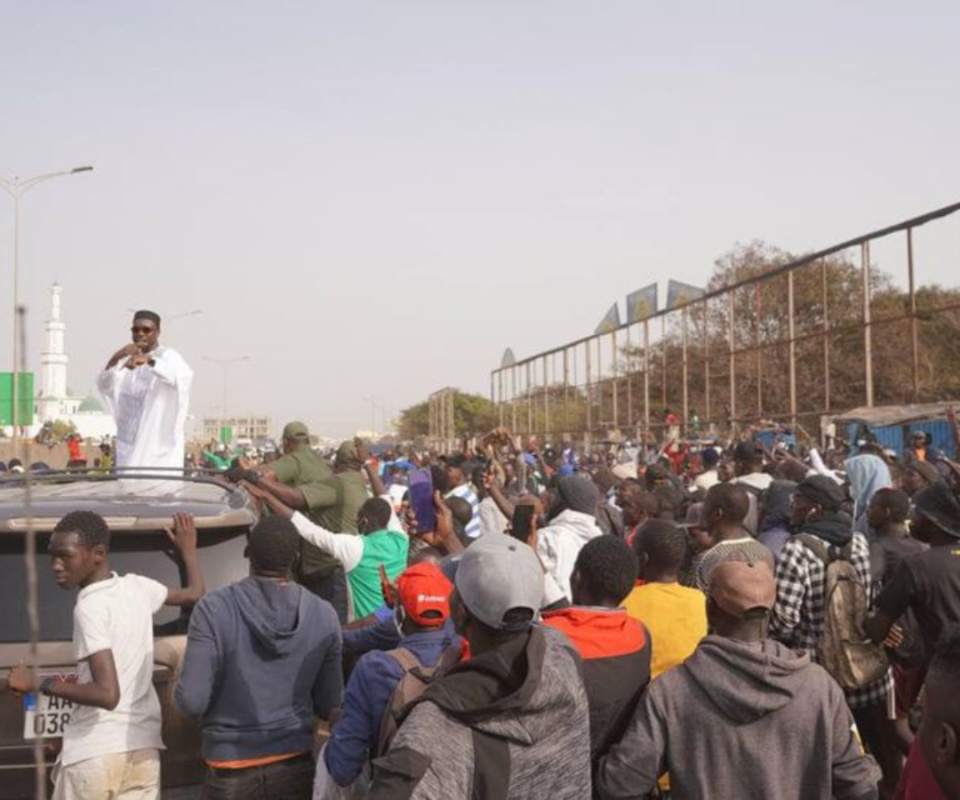 MALGRÉ L’ANNULATION DU MEETING MBACKÉ : Ousmane Sonko s’offre quand même son bain de foule à la place du meeting