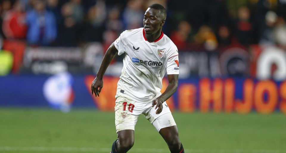 FC SÉVILLE:  Jorge Sampaoli justifie par « ordre d’arrivée » l’absence de Pape Gueye sur la liste de la Ligue Europa