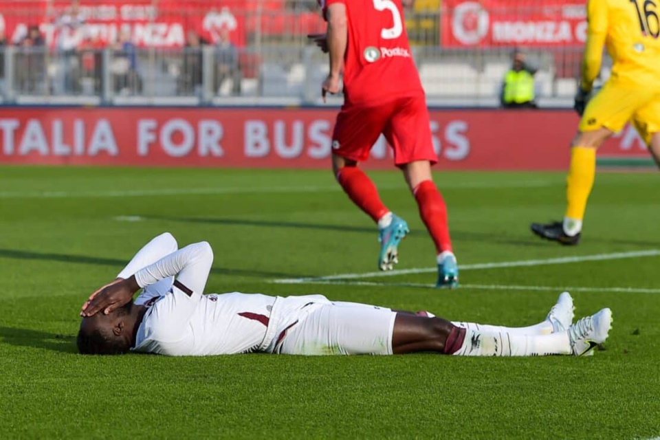 VICTIME D’UN HÉMATOME AU MOLLET DROIT:  Boulaye Dia écarté du groupe de Salernitana