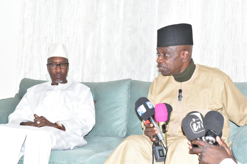 Seydina Issa Thiaw Laye à Mamour Diallo : «Diouf et Wade ont fait de bonnes choses pour les Layènes, mais aucun chef de l’Etat n’a autant fait que Macky Sall» Seydina Issa Thiaw Laye à Mamour Diallo : «Diouf et Wade ont fait de bonnes choses pour les Layènes, mais aucun chef de l’Etat n’a autant fait que Macky Sall»