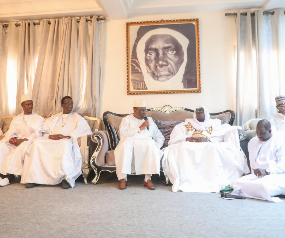 EN VISITE CHEZ LE KHALIFE GENERAL DES LAYENES :Macky Sall en djihad contre l’islamisme radical et les dérives sur les réseaux sociaux EN VISITE CHEZ LE KHALIFE GENERAL DES LAYENES :Macky Sall en djihad contre l’islamisme radical et les dérives sur les réseaux sociaux