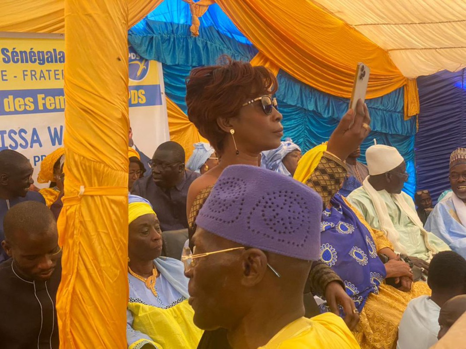 CELEBRATION DE LA JOURNEE DU 8 MARS :Les femmes libérales investissent Karim Wade comme leur candidat à la présidentielle de 2024 CELEBRATION DE LA JOURNEE DU 8 MARS :Les femmes libérales investissent Karim Wade comme leur candidat à la présidentielle de 2024