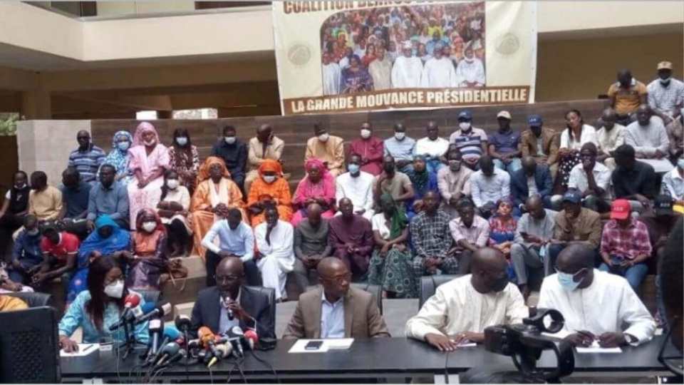 GESTION DE LA SITUATION D’HIER PAR LES FDS, LES JEUNESSES SENEGALAISES ET LA POPULATION DE FAÇON GÉNÉRALE: Benno Yakaar applaudit, pilonne Sonko et avertit les fauteurs de troubles GESTION DE LA SITUATION D’HIER PAR LES FDS, LES JEUNESSES SENEGALAISES ET LA POPULATION DE FAÇON GÉNÉRALE: Benno Yakaar applaudit, pilonne Sonko et avertit les fauteurs de troubles