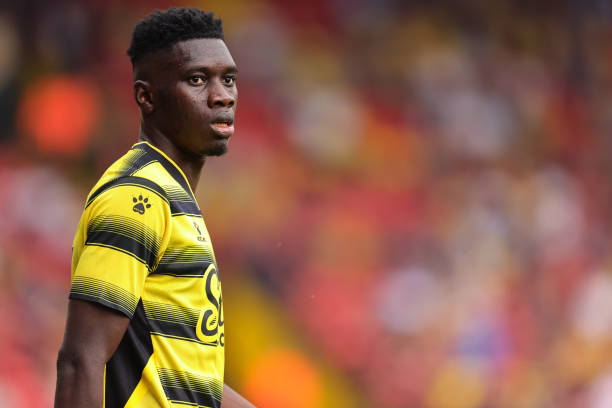 WATFORD : CHRIS WILDER DONNE DES NOUVELLES D’ISMAILA SARR :« Il a intensifié sa réhabilitation, était de retour sur la pelouse mardi et devrait être disponible bientôt »