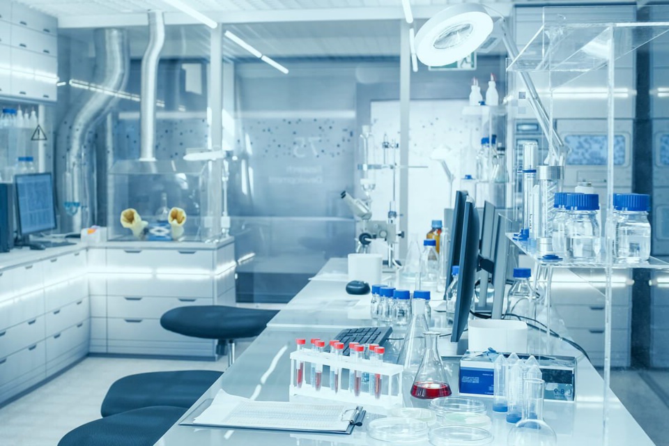 Macky donne des équipements scientifiques de dernière génération aux universités Macky donne des équipements scientifiques de dernière génération aux universités