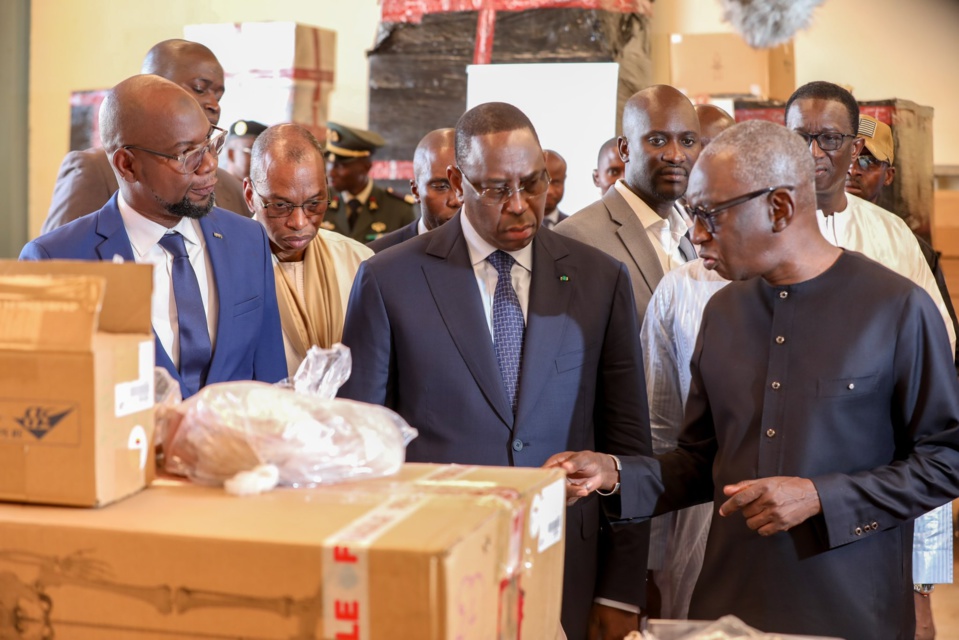 Macky Sall procéde à la réception d’équipements pour 130 laboratoires pédagogiques et de recherche des Établissements d’Enseignement supérieur, d’une valeur de près de 52 milliards FCFA. Macky Sall procéde à la réception d’équipements pour 130 laboratoires pédagogiques et de recherche des Établissements d’Enseignement supérieur, d’une valeur de près de 52 milliards FCFA.