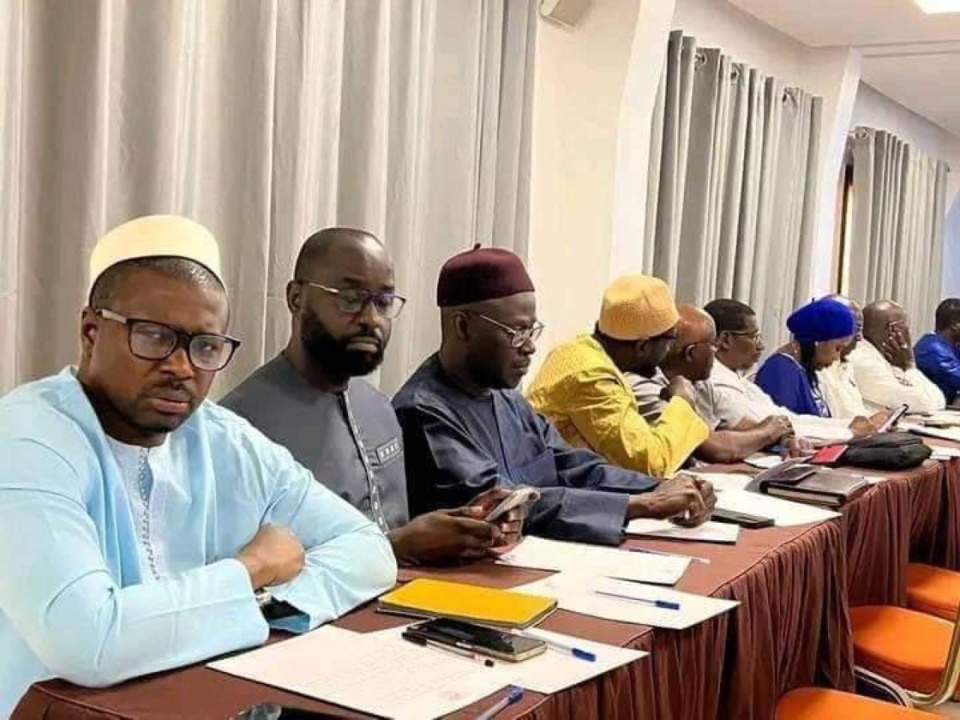 LANCEMENT DES ACTIVITES DU MOUVEMENT DES FORCES VIVES DU SENEGAL: Le F24 appelle à une grande mobilisation le 12 mai et se démarque du dialogue LANCEMENT DES ACTIVITES DU MOUVEMENT DES FORCES VIVES DU SENEGAL: Le F24 appelle à une grande mobilisation le 12 mai et se démarque du dialogue