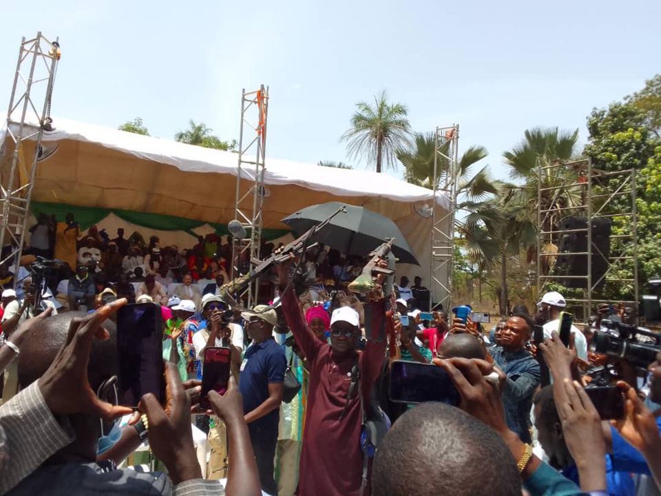 DÉNOUEMENT DANS LA CRISE ARMÉE EN CASAMANCE :La faction de Diakaye dépose les armes et rejoint le camp de César Atoute Badiate DÉNOUEMENT DANS LA CRISE ARMÉE EN CASAMANCE :La faction de Diakaye dépose les armes et rejoint le camp de César Atoute Badiate