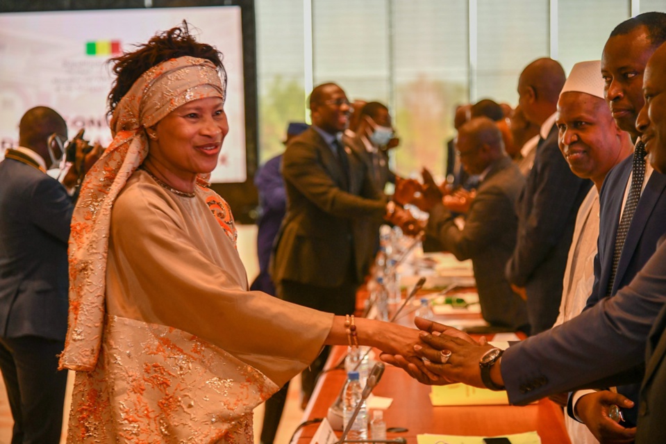 POINT D’INFORMATIONS AVEC LE CORPS DIPLOMATIQUE SUR LES DERNIÈRES MANIFESTATIONS Aïssata Tall Sall rassure les ambassadeurs accrédités au Sénégal POINT D’INFORMATIONS AVEC LE CORPS DIPLOMATIQUE SUR LES DERNIÈRES MANIFESTATIONS Aïssata Tall Sall rassure les ambassadeurs accrédités au Sénégal