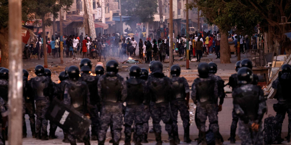 ARRESTATIONS EN CONTINU SUITE AUX DERNIERES MANIFESTATIONS :Juges débordés, les prisons encombrées, policiers et gendarmes hyper sollicités, les avocats mobilisés… ARRESTATIONS EN CONTINU SUITE AUX DERNIERES MANIFESTATIONS :Juges débordés, les prisons encombrées, policiers et gendarmes hyper sollicités, les avocats mobilisés…