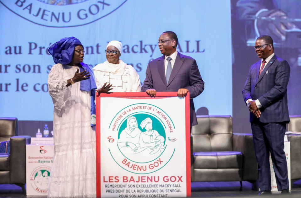 RENCONTRE AVEC LES BAJENU GOX :Macky Sall octroie une motivation de 25.000 francs Cfa par mois aux Bajenu Gox RENCONTRE AVEC LES BAJENU GOX :Macky Sall octroie une motivation de 25.000 francs Cfa par mois aux Bajenu Gox