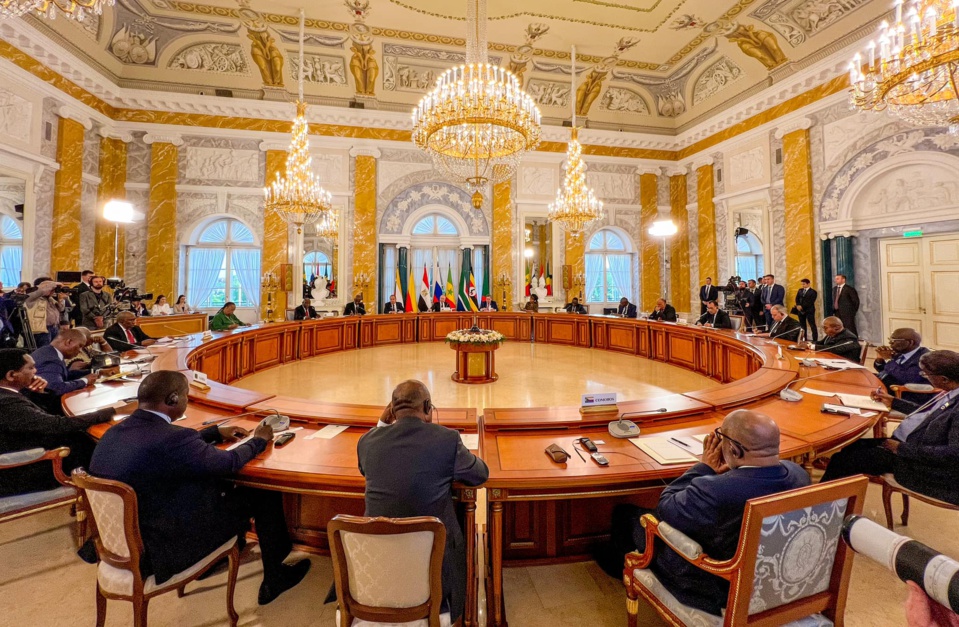 MACKY SALL A VLADIMIR POUTINE DANS LE CADRE DE LA MÉDIATION AFRICAINE POUR LA GUERRE EN UKRAINE :«Cette initiative est une mission de bons offices. L’intervention de l’Afrique ne pourra se faire que dans le cadre des principes de la charte de l’Onu» MACKY SALL A VLADIMIR POUTINE DANS LE CADRE DE LA MÉDIATION AFRICAINE POUR LA GUERRE EN UKRAINE :«Cette initiative est une mission de bons offices. L’intervention de l’Afrique ne pourra se faire que dans le cadre des principes de la charte de l’Onu»