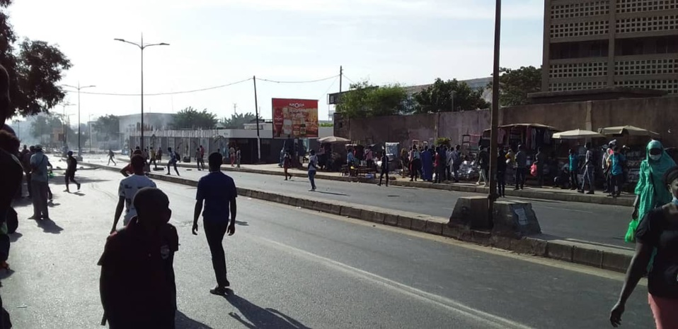 Étudiants et force de l’ordre à l’Ucad Étudiants et force de l’ordre à l’Ucad