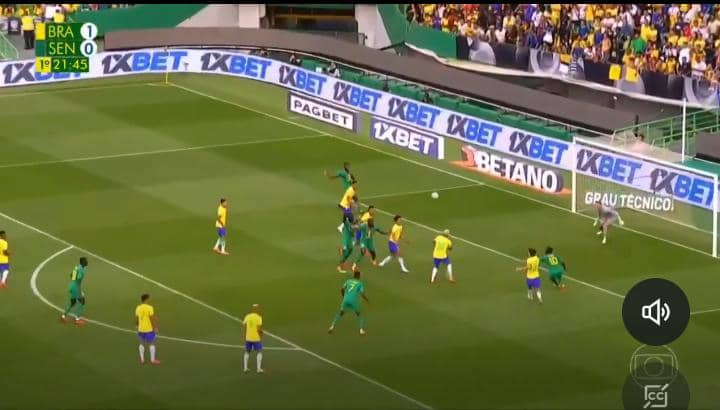 APRÈS UNE SAISON EXCEPTIONNELLE ET UN GRAND MATCH FACE AU BRÉSIL : Habib Diallo secoue l’Europe