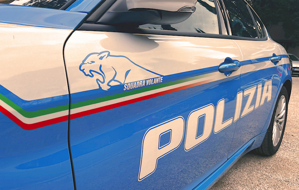 CORIGLIANO ROSSANO - ITALIE Un jeune Sénégalais tente de violer une vieille femme, tabasse son mari qui la défend avant d’être arrêté en flagrant délit CORIGLIANO ROSSANO - ITALIE Un jeune Sénégalais tente de violer une vieille femme, tabasse son mari qui la défend avant d’être arrêté en flagrant délit