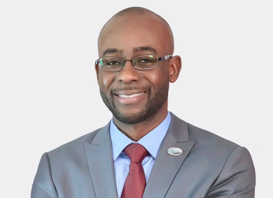 PRÉSIDENTIELLES 2024 : Capitaine Dièye lance son nouveau parti Mëreew PRÉSIDENTIELLES 2024 : Capitaine Dièye lance son nouveau parti Mëreew