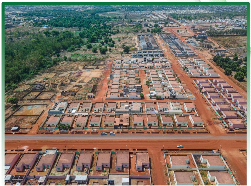 POSE PREMIERE PIERRE DE LA CITE REALISEE PAR SOAFRILOGE : Abdoulaye Saydou Sow lance les projets de la nouvelle ville de Thiès et demande aux responsables de respecter toute décision que Pr Président prendra POSE PREMIERE PIERRE DE LA CITE REALISEE PAR SOAFRILOGE : Abdoulaye Saydou Sow lance les projets de la nouvelle ville de Thiès et demande aux responsables de respecter toute décision que Pr Président prendra