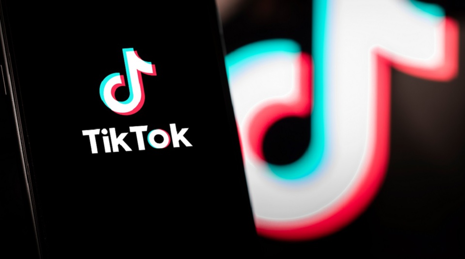 ATTEINTE PRESUMEE A LA VIE PRIVEE A LA CITE MIXTA : Elle accuse une coiffeuse d’adultère et la taxe de prostituée sur Tik-tok ATTEINTE PRESUMEE A LA VIE PRIVEE A LA CITE MIXTA : Elle accuse une coiffeuse d’adultère et la taxe de prostituée sur Tik-tok