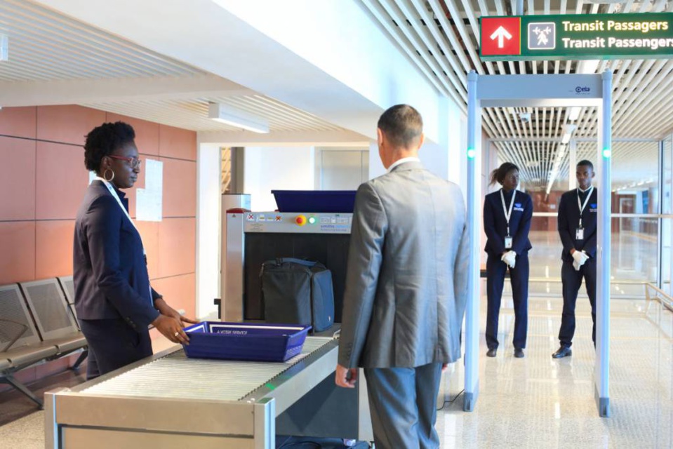 Un employé de Teranga Sûreté Aéroportuaire arrêté pour une publication sur son statut WhatsApp Un employé de Teranga Sûreté Aéroportuaire arrêté pour une publication sur son statut WhatsApp