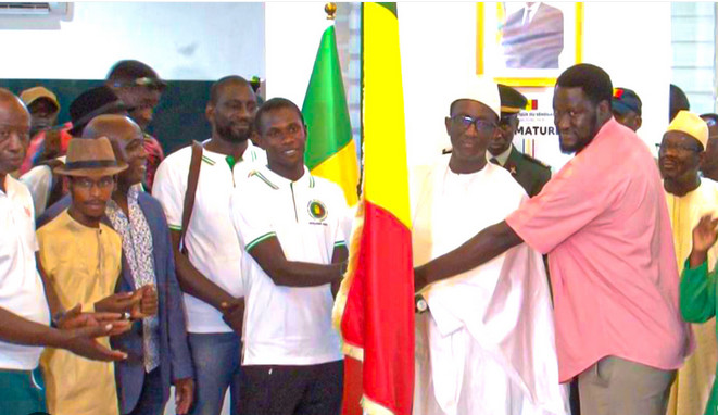 COUPE DU MONDE DE FOOTBALL DES SOURDS EN MALAISIE : Les Lions ont reçu le drapeau national hier