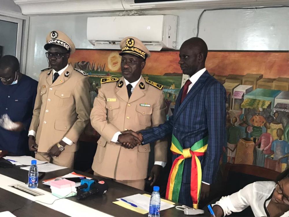 ABDOU AZIZ PAYE, MAIRE DE GUEULE-TAPEE-FASS-COLOBANE :«C’est un contrat signé avec mon prédécesseur ; j’ai fait tout ce qui est en mon pouvoir pour régulariser la situation ; il lui faut juste patienter un peu» ABDOU AZIZ PAYE, MAIRE DE GUEULE-TAPEE-FASS-COLOBANE :«C’est un contrat signé avec mon prédécesseur ; j’ai fait tout ce qui est en mon pouvoir pour régulariser la situation ; il lui faut juste patienter un peu»