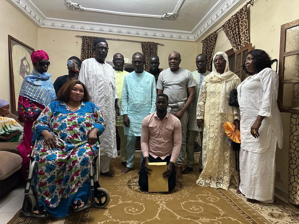 Spoliation de leurs terres : le collectif « Ne trahissez pas la mémoire de Beydi Sèye » a rencontré l’ex Ps Alioune Ndao Spoliation de leurs terres : le collectif « Ne trahissez pas la mémoire de Beydi Sèye » a rencontré l’ex Ps Alioune Ndao