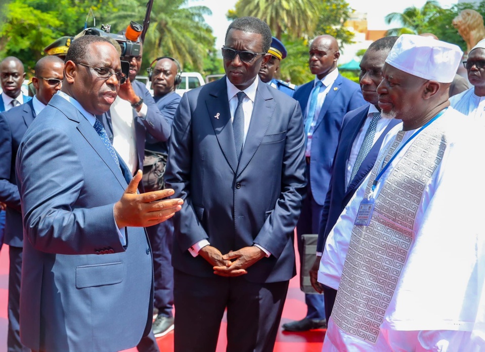 Le Président et les chefs de villages du Sénégal Le Président et les chefs de villages du Sénégal