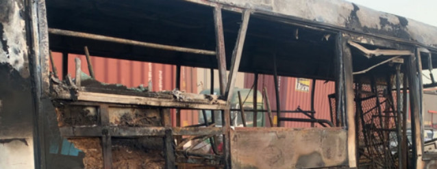 Affaires des cocktails Molotov à Yarakh : 5ᵉ arrestation dans l’attaque du bus Tata de la ligne 65.