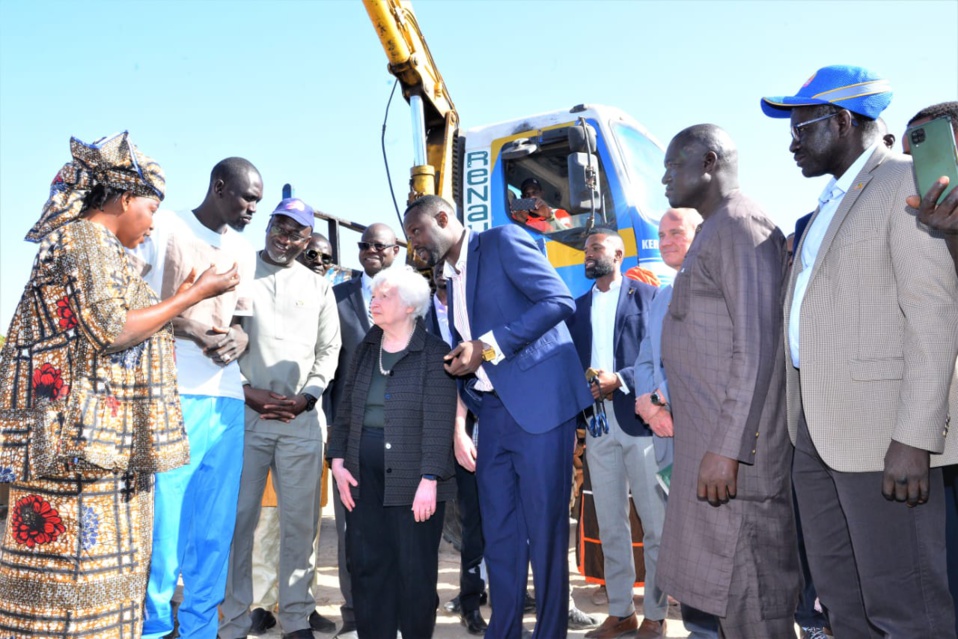 PROJET D’ELECTRIFICATION RURALE : Pape Mademba Bitèye sort le village de Keur Babacar Mbaye des ténèbres PROJET D’ELECTRIFICATION RURALE : Pape Mademba Bitèye sort le village de Keur Babacar Mbaye des ténèbres