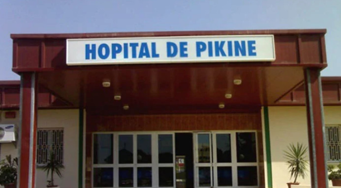 «Le garçon traîne des déchirures anales anciennes»