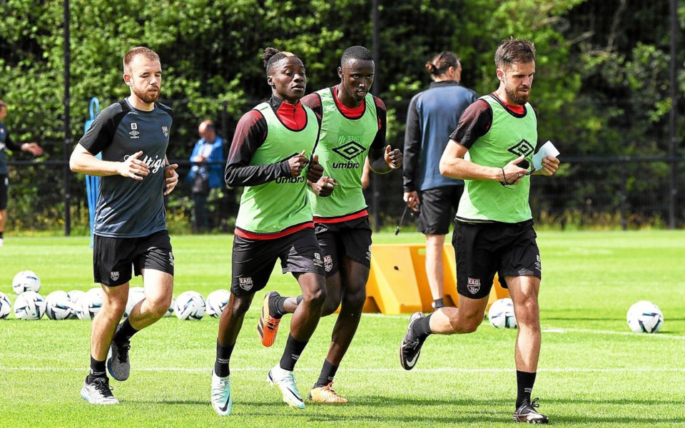 LAMINE CAMARA « INSPIRE » AMADOU SAGNA, JEUNE ATTAQUANT DE L’EA GUINGAMP POUR INTÉGRER LA TANIÈRE : « Je n’ai pas de contact mais je travaille dans mon coin » LAMINE CAMARA « INSPIRE » AMADOU SAGNA, JEUNE ATTAQUANT DE L’EA GUINGAMP POUR INTÉGRER LA TANIÈRE : « Je n’ai pas de contact mais je travaille dans mon coin »