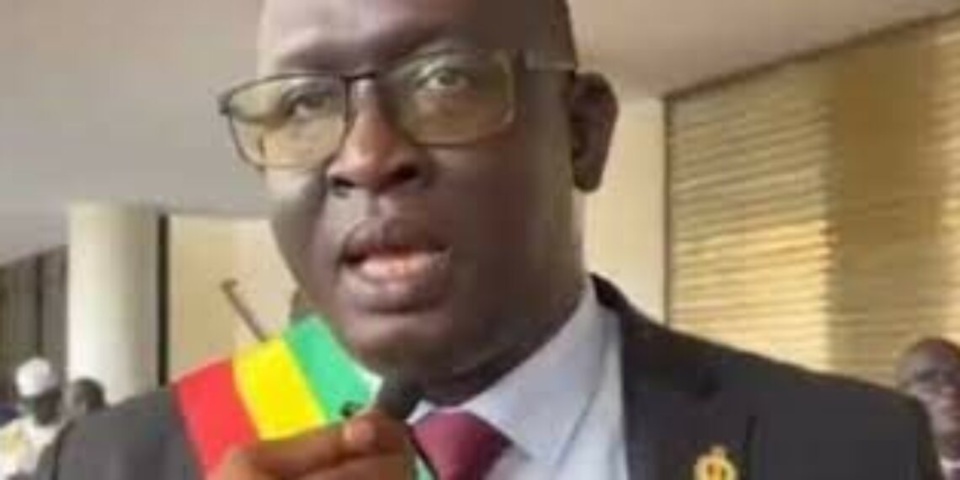 AYIB DAFFE, MANDATAIRE DU CANDIDAT OUSMANE SONKO : «Nous invitons le président de la République à respecter sa parole du 4 juillet dernier d’exécuter les décisions de justice» AYIB DAFFE, MANDATAIRE DU CANDIDAT OUSMANE SONKO : «Nous invitons le président de la République à respecter sa parole du 4 juillet dernier d’exécuter les décisions de justice»