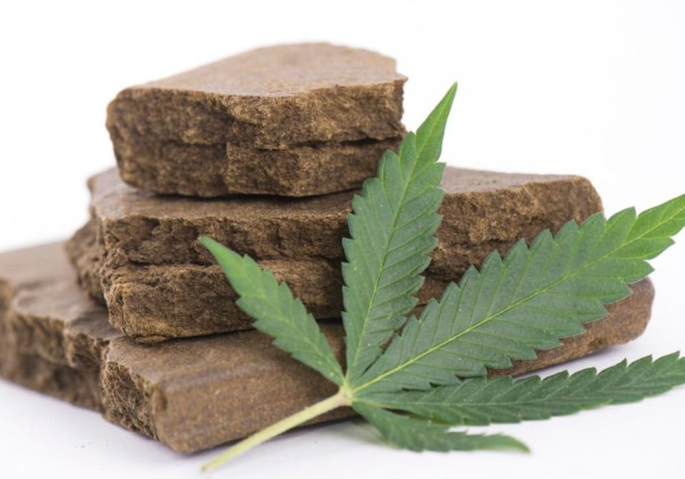 VENU AU SÉNÉGAL POUR LES OBSÈQUES DE SA SOEUR ET RÉGLER L'HÉRITAGE DE SON PÈRE : Le Franco-Sénégalais de 53 ans Bouna Sémou Ndiaye condamné à 6 mois de prison ferme pour détention de haschisch