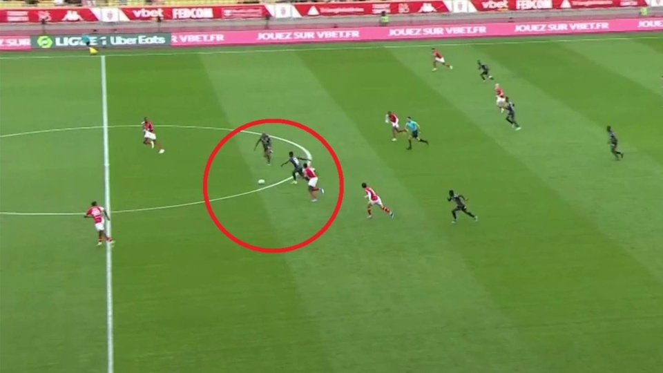 APRÈS SON BUT EXCEPTIONNEL À MONACO DIMANCHE : Lamine Camara met le monde du football à ses pieds APRÈS SON BUT EXCEPTIONNEL À MONACO DIMANCHE : Lamine Camara met le monde du football à ses pieds