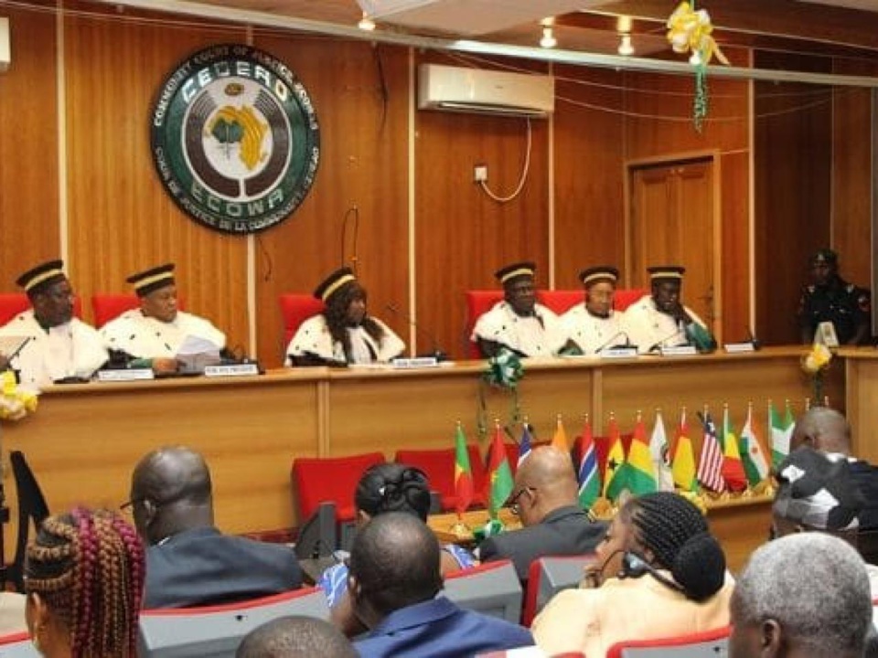 COUR DE JUSTICE DE LA CEDEAO : L’Agent judiciaire de l’Etat conteste les avocats étrangers de Sonko ; la Cour renvoie au 6 novembre