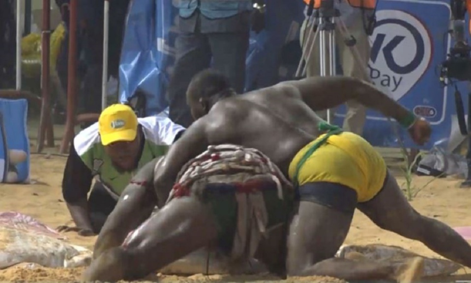 SANS ARSENAL MYSTIQUE : Modou Lô assène 26 coups à Ama Baldé et garde sa couronne SANS ARSENAL MYSTIQUE : Modou Lô assène 26 coups à Ama Baldé et garde sa couronne