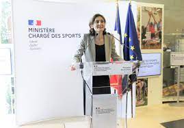 Amélie Oudéa-Castéra, la ministre française des Sports et des Jeux olympiques et paralympiques a visité hier à Dakar Sacré-Cœur